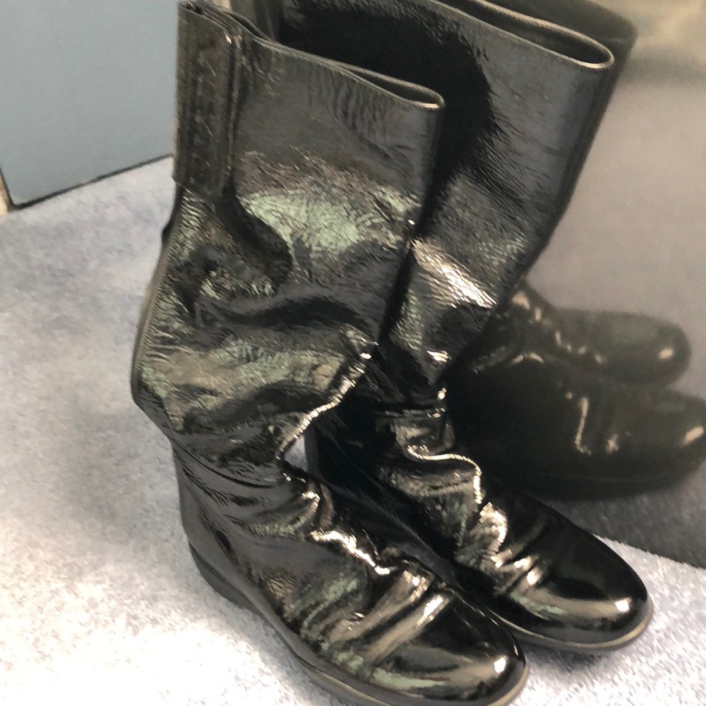 Boots - Picture 4 of 5